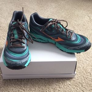 Mizuno size 10 Wave Kazan Trail Shoes NWOT